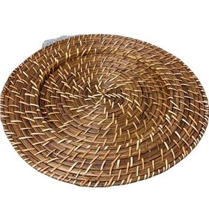 Large wicker plate decor